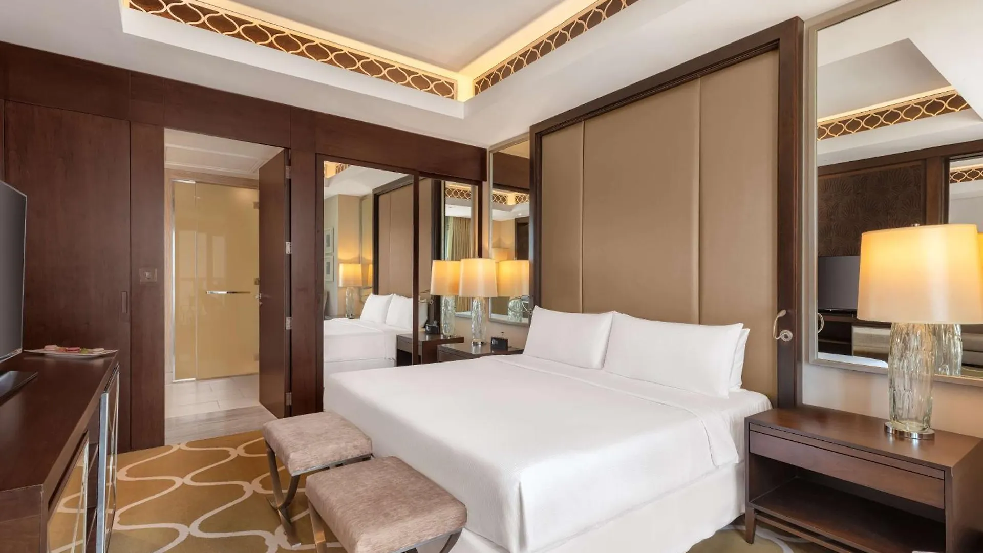 Hilton Dubai Al Habtoor City Hotel