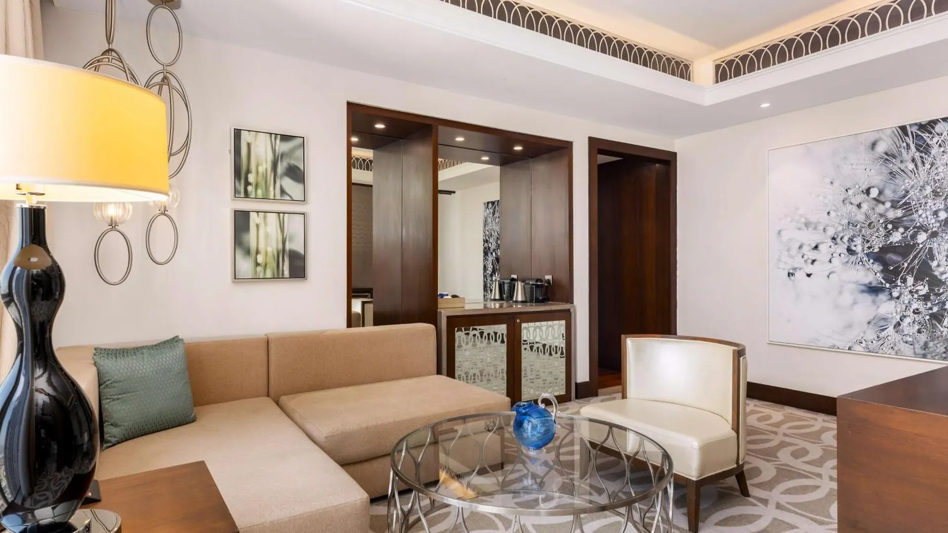 Hilton Dubai Al Habtoor City Hotel